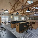 Loft Lumineux Avec Cuisine Equipee Et Circuits Truffes - Centre-ville - Fr-1-653-248 *