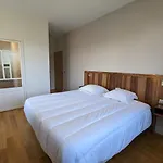 Loft Lumineux Avec Cuisine Equipee Et Circuits Truffes - Centre-ville - Fr-1-653-248 Appartement Jarnac