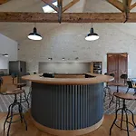 Loft Lumineux Avec Cuisine Equipee Et Circuits Truffes - Centre-ville - Fr-1-653-248 Jarnac
