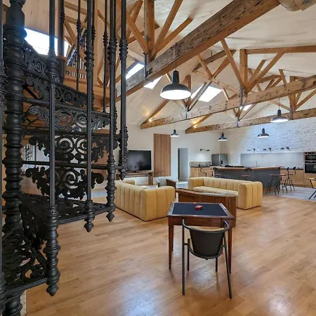 Appartement Loft Lumineux Avec Cuisine Equipee Et Circuits Truffes - Centre-ville - Fr-1-653-248 *