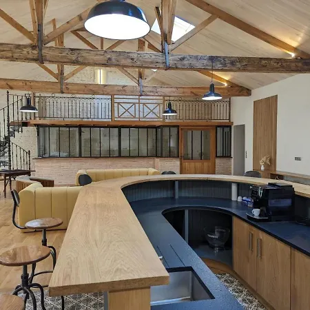 Apartment Loft Lumineux Avec Cuisine Equipee Et Circuits Truffes - Centre-ville - Fr-1-653-248