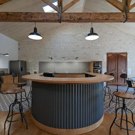 Loft Lumineux Avec Cuisine Equipee Et Circuits Truffes - Centre-ville - Fr-1-653-248 Jarnac