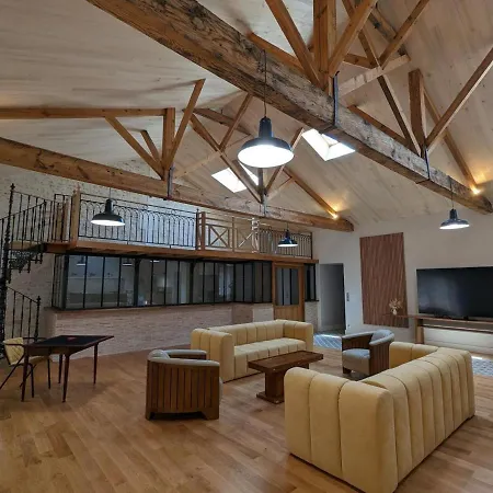 Loft Lumineux Avec Cuisine Equipee Et Circuits Truffes - Centre-ville - Fr-1-653-248 * Jarnac