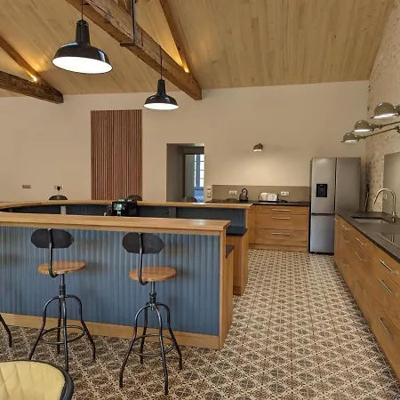 Apartment Loft Lumineux Avec Cuisine Equipee Et Circuits Truffes - Centre-ville - Fr-1-653-248